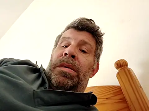 Snapshot of stud2512 chatting on April 29, 11:25 am stud2512 online show from April 29, 11:25 am