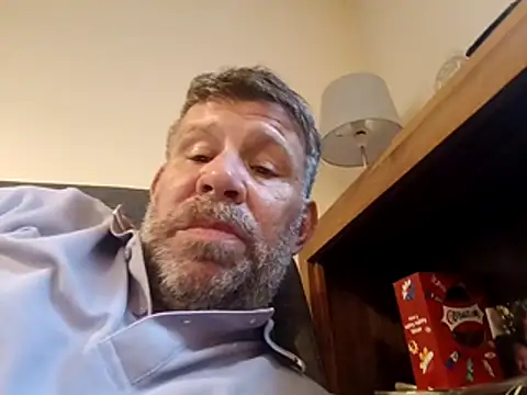 Snapshot of stud2512 chatting on May 13, 4:14 pm stud2512 online show from May 13, 4:14 pm