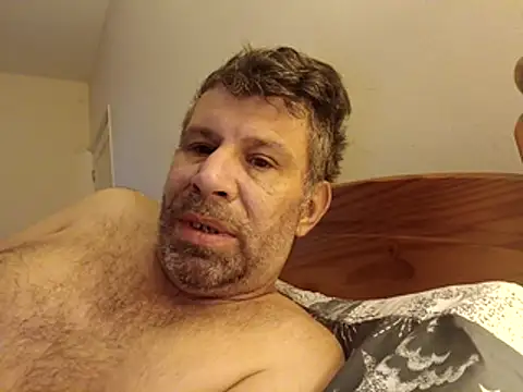 Snapshot of stud2512 chatting on April 22, 5:03 am stud2512 online show from April 22, 5:03 am
