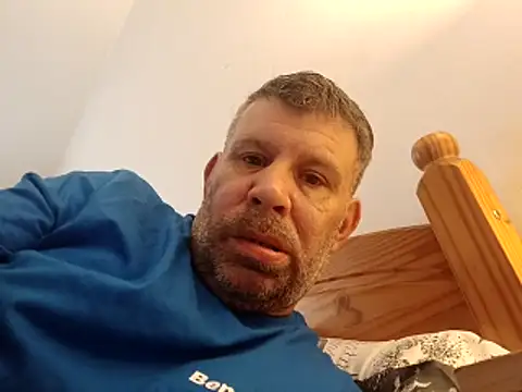 Snapshot of stud2512 chatting on May 3, 8:52 am stud2512 online show from May 3, 8:52 am