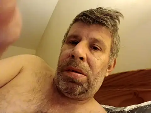 Snapshot of stud2512 chatting on April 22, 10:27 pm stud2512 online show from April 22, 10:27 pm