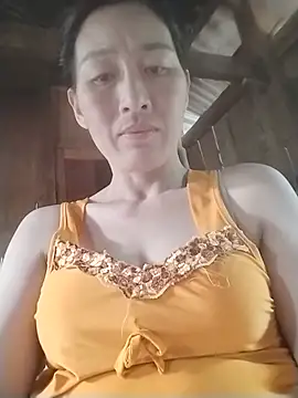 Snapshot of lris-Beauty77 chatting on July 10, 10:15 am lris-Beauty77 online show from July 10, 10:15 am