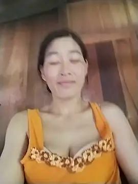 lris-Beauty77 online show from May 18, 1:39 am