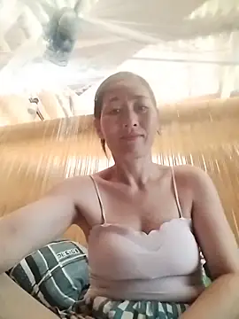 Snapshot of lris-Beauty77 chatting on June 23, 1:47 am lris-Beauty77 online show from June 23, 1:47 am