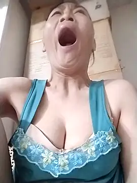 lris-Beauty77 online show from April 15, 9:37 pm