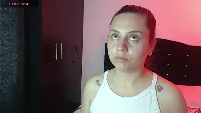 Snapshot of Ana__arms chatting on June 1, 4:28 pm Ana arms online show from June 1, 4:28 pm