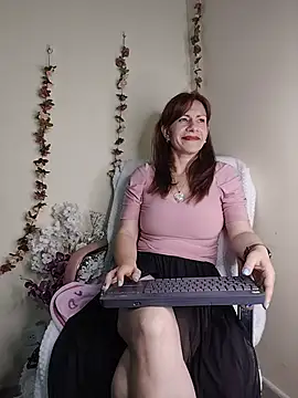 ivonnahills online show from May 27, 10:06 pm