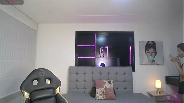 Wendy 1  online show from April 19, 3:29 am