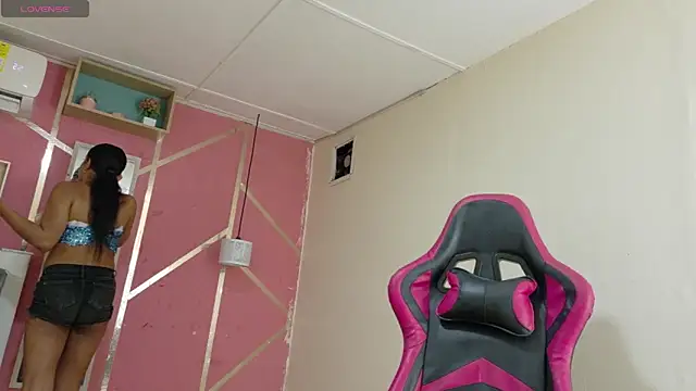 Snapshot of cristal-49 chatting on February 28, 7:35 pm cristal-49 online show from February 28, 7:35 pm