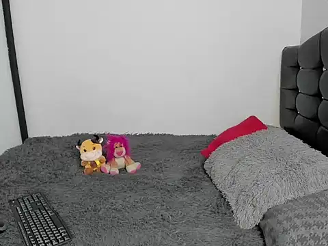 LatinaQueen23 online show from March 9, 1:58 pm