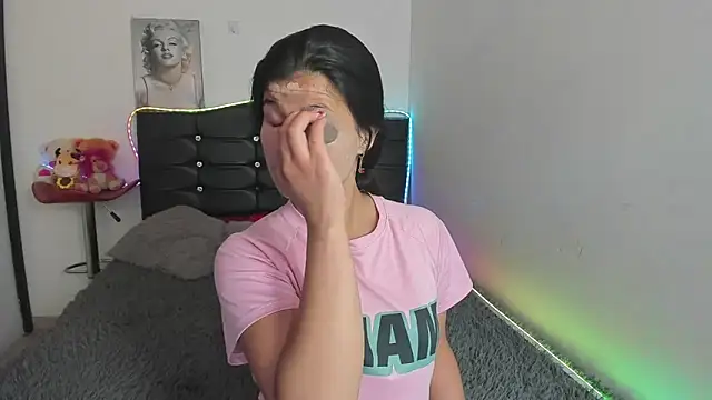 LatinaQueen23 online show from May 6, 3:49 pm