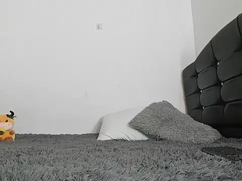 LatinaQueen23 online show from March 26, 1:20 pm