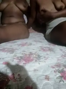 Snapshot of Dee-n-Dee_nyash chatting on February 22, 9:49 pm Dee-n-Dee nyash online show from February 22, 9:49 pm