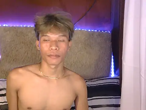 Snapshot of Nick_cummer12 chatting on April 8, 1:34 pm Nick cummer12 online show from April 8, 1:34 pm