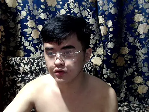 Snapshot of cute_asian22 chatting on February 21, 6:32 pm cute asian22 online show from February 21, 6:32 pm