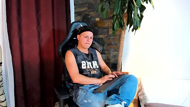 Snapshot of SamJoness_ chatting on March 1, 6:08 pm SamJoness online show from March 1, 6:08 pm