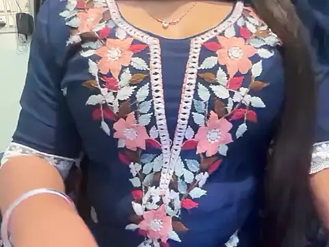 Avneet kaurr1 online show from March 7, 6:24 pm