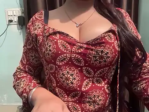 Avneet kaurr1 online show from April 28, 10:14 pm