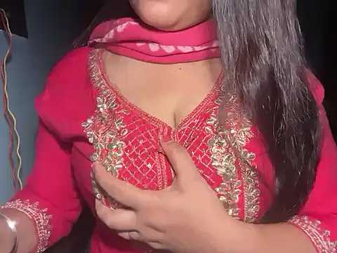 Avneet kaurr1 online show from June 3, 3:28 pm
