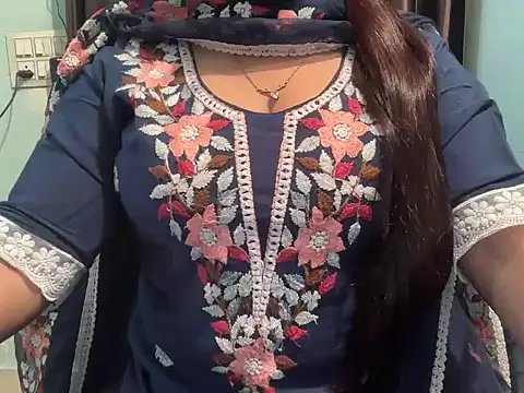 Avneet kaurr1 online show from April 28, 2:27 am