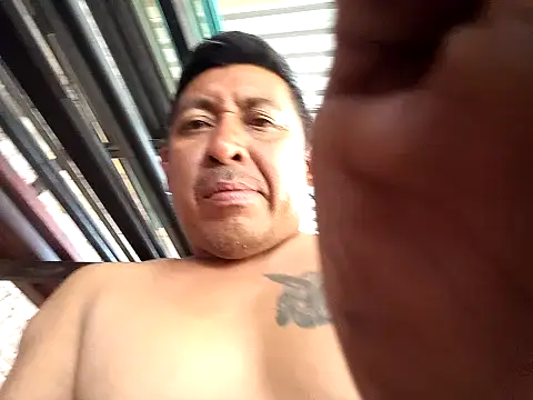 Snapshot of Emilis2347 chatting on February 22, 11:28 pm Emilis2347 online show from February 22, 11:28 pm