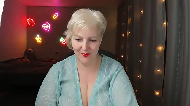 Mary-Leee online show from June 1, 4:39 pm