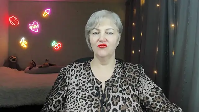 Mary-Leee online show from April 4, 5:41 pm