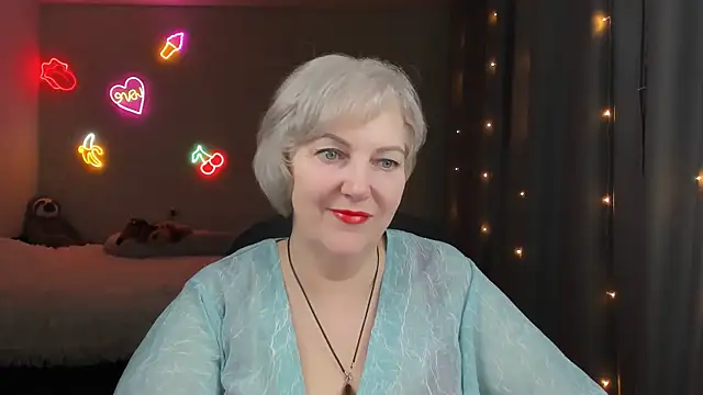 Mary-Leee online show from April 9, 4:25 am