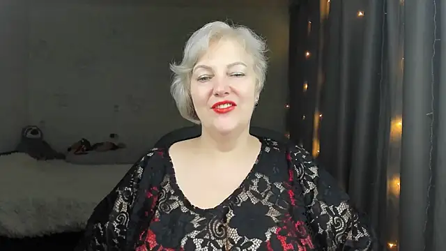 Mary-Leee online show from April 13, 5:50 pm