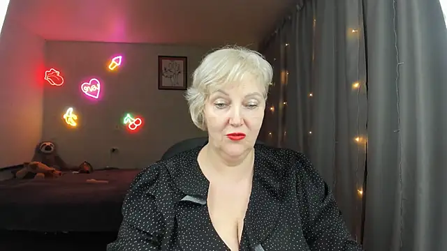 Mary-Leee online show from May 28, 6:03 pm