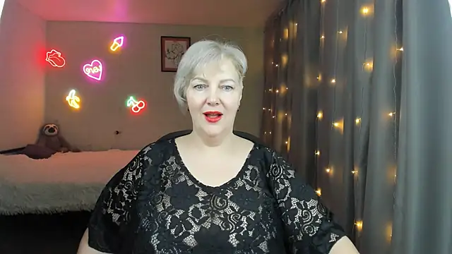 Mary-Leee online show from May 5, 5:43 am