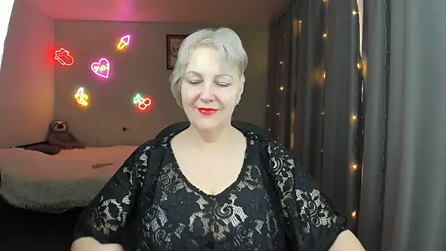 Mary-Leee online show from May 4, 3:04 pm
