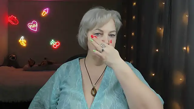 Mary-Leee online show from April 3, 9:05 am