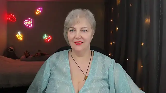 Mary-Leee online show from April 3, 9:10 pm