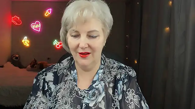 Mary-Leee online show from April 5, 1:29 pm