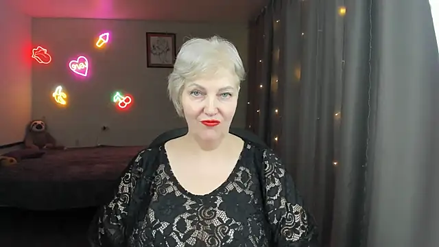 Mary-Leee online show from May 12, 8:10 am