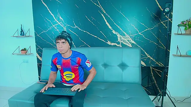 Snapshot of thiago_moreno chatting on February 25, 12:05 pm thiago moreno online show from February 25, 12:05 pm