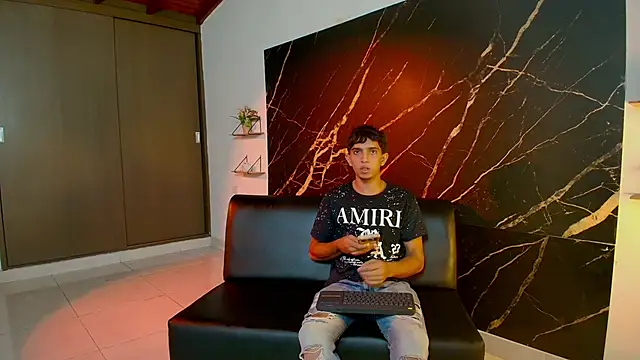 Snapshot of thiago_moreno chatting on February 28, 12:38 pm thiago moreno online show from February 28, 12:38 pm