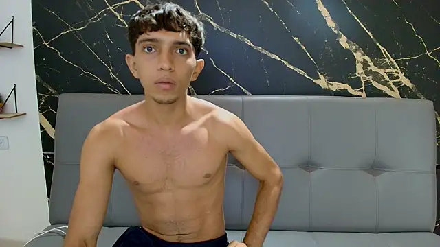 Snapshot of thiago_moreno chatting on February 24, 12:17 pm thiago moreno online show from February 24, 12:17 pm