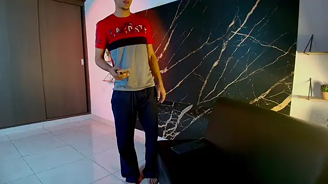 Snapshot of thiago_moreno chatting on March 1, 12:16 pm thiago moreno online show from March 1, 12:16 pm