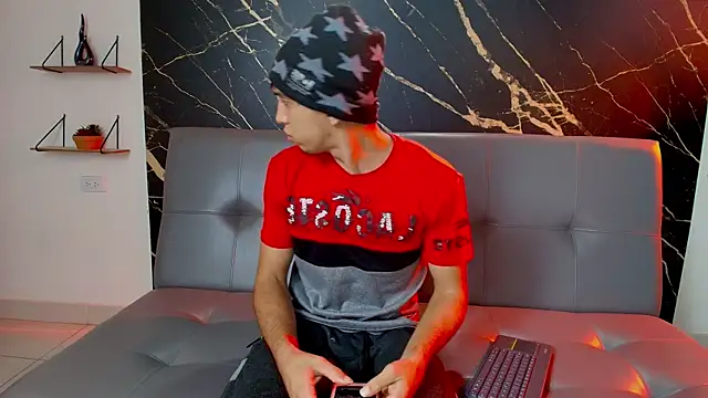 Snapshot of thiago_moreno chatting on February 26, 12:16 pm thiago moreno online show from February 26, 12:16 pm