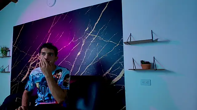 Snapshot of thiago_moreno chatting on March 2, 12:12 pm thiago moreno online show from March 2, 12:12 pm