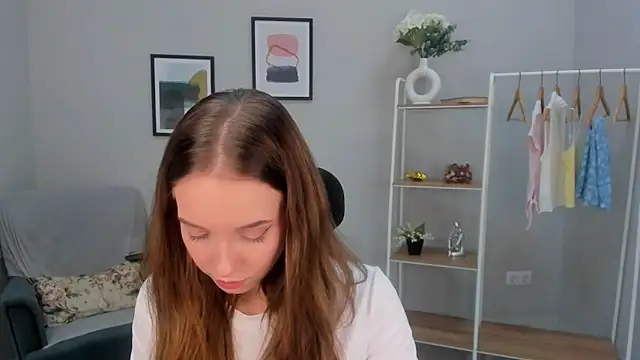 Nina Crown online show from March 23, 1:33 pm