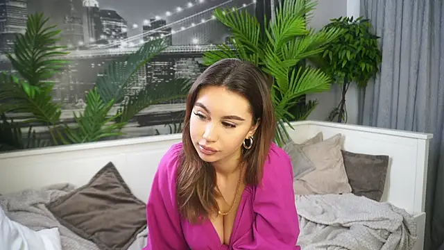 JulyMilky online show from March 22, 2:18 pm