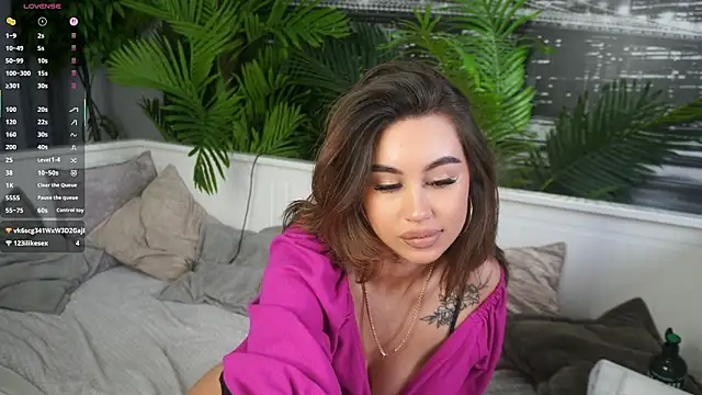 JulyMilky online show from March 18, 3:46 pm