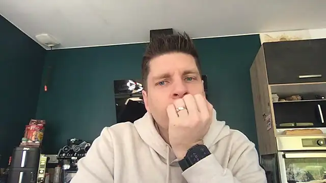 Snapshot of Minmoi1984 chatting on February 25, 8:58 am Minmoi1984 online show from February 25, 8:58 am