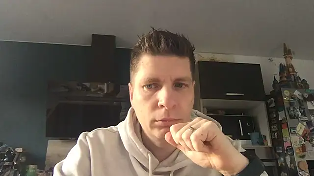 Snapshot of Minmoi1984 chatting on February 24, 7:42 am Minmoi1984 online show from February 24, 7:42 am