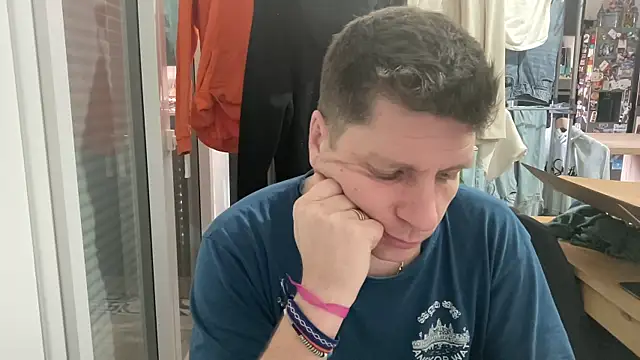 Snapshot of Minmoi1984 chatting on February 22, 11:12 am Minmoi1984 online show from February 22, 11:12 am