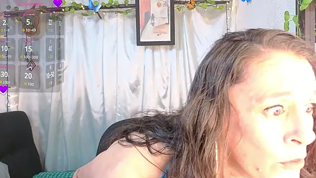 Snapshot of LeanaMaturee chatting on May 21, 12:35 pm LeanaMaturee online show from May 21, 12:35 pm