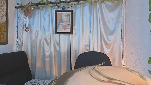 LeanaMaturee online show from April 4, 12:01 pm